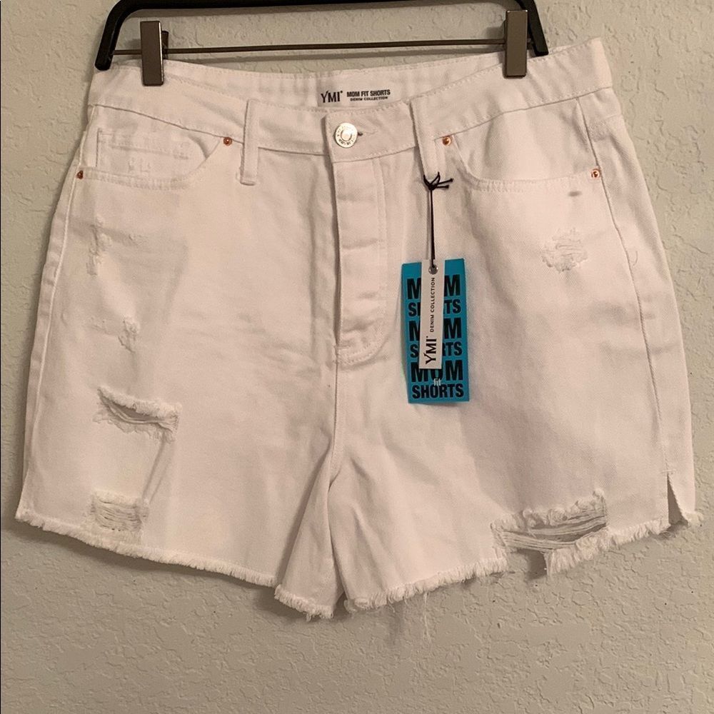 NWT Ymi  Mom Fit White Distressed Denim Shorts Button Closure Size 13/31